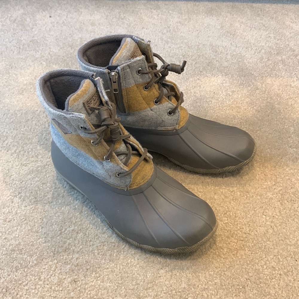 Sperry Saltwater Duck Boots Womens Size 8.5 Grey Pale Yellow Varsity Stripe Wool